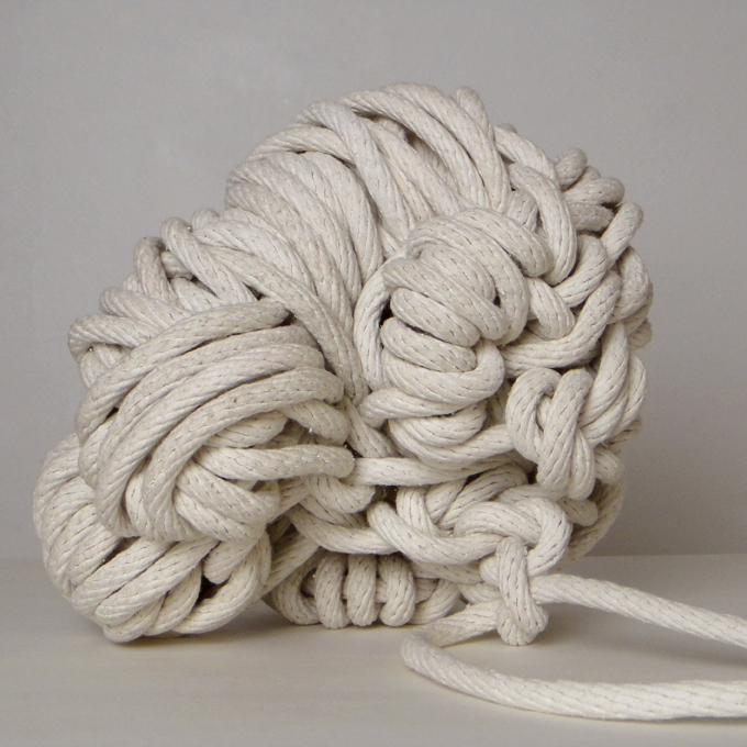 <b>Cerveau gordien</b> (détail)<br>
25 mètres de corde<br>
15 x 23 x 16 cm<br>
2013