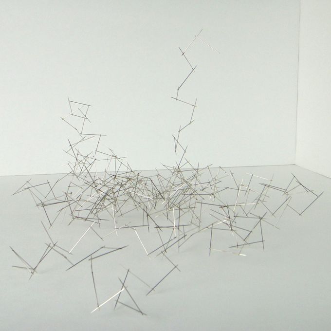 <b>Structure IV</b><br>
Needles inserted one into the other<br>
32 x 51 x 27 cm<br>
2011